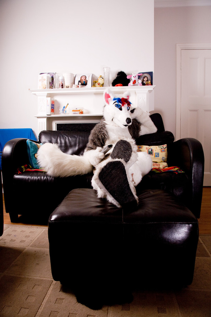 at-home-with-the-furries-by-tom-broadbent-5